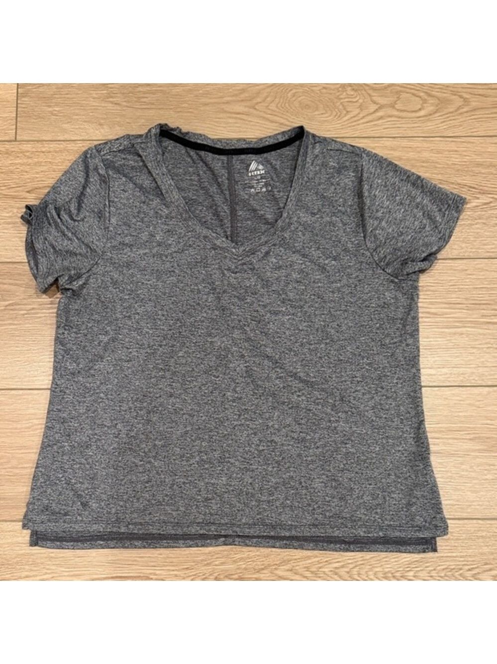 RBX Heather Gray Women's V-Neck Short Sleeve Tee Size large